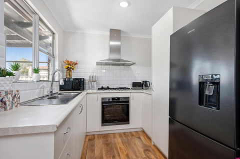 Secluded Oasis & Inground Pool - VIC Tourism 1