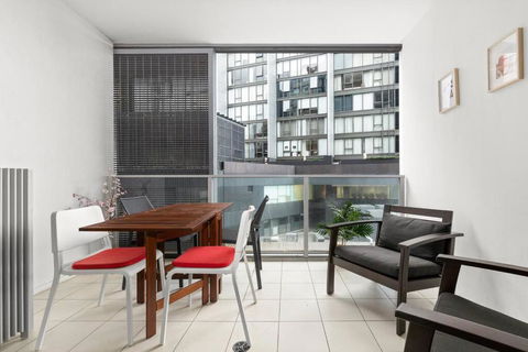Secluded Surry Hills Escape With Private Balcony - VIC Tourism 1