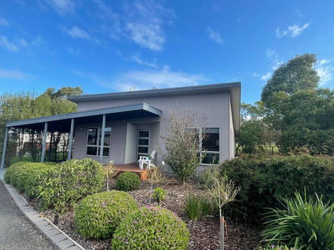 Self Contained Villa - VIC Tourism 0