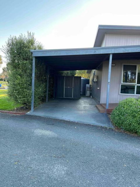 Self Contained Villa - VIC Tourism 3