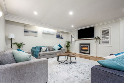 Serene And Spacious Retreat On The Hills - VIC Tourism 0