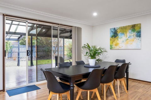 Serene And Spacious Retreat On The Hills - VIC Tourism 1