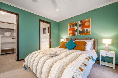 Serene And Spacious Retreat On The Hills - VIC Tourism 3