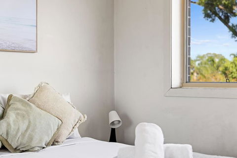 Serene Double Room In Revesby - Mins To Eateries & Shops - Shared Bathroom - VIC Tourism 2