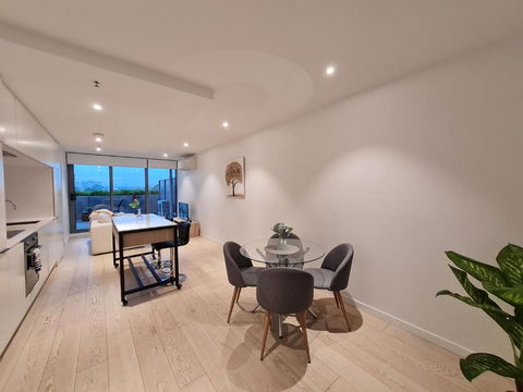 Serenity 1br Flemington Balcony Pool Free Park - VIC Tourism 1