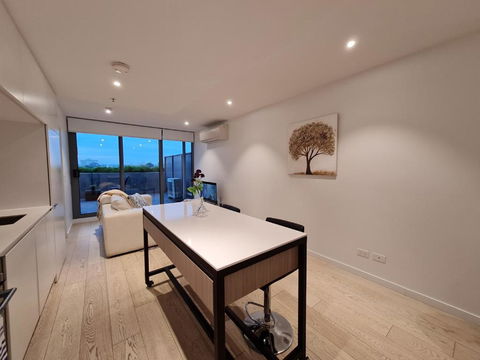 Serenity 1br Flemington Balcony Pool Free Park - VIC Tourism 2