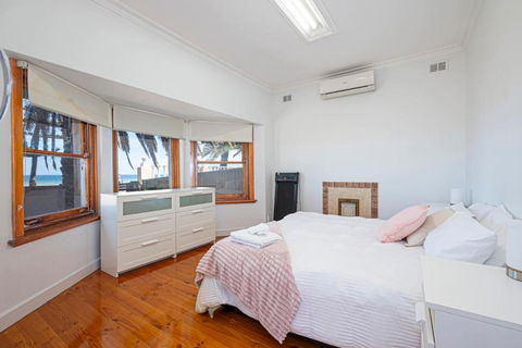 Serenity By The Sea - 4BR Home With Beach Views - VIC Tourism 2