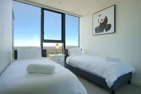 Serenity In The Sky - 2BR Apt In Rundle Mall - VIC Tourism 1