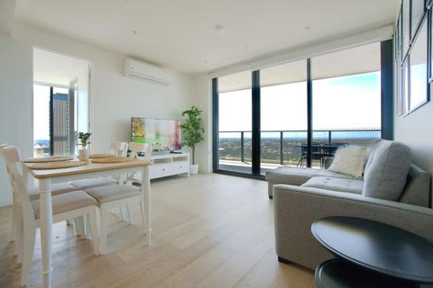 Serenity In The Sky - 2BR Apt In Rundle Mall - VIC Tourism 3