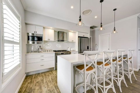 Serenity On Severn - Exquisite Family Home, 3 TVs - VIC Tourism 2