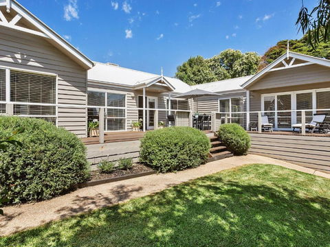Settle Inn - VIC Tourism 0