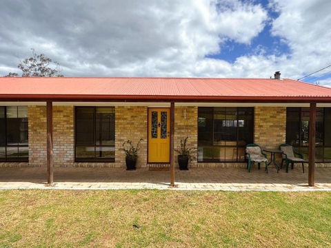 Seven Mile Beach House - 5 Minutes To The Airport - VIC Tourism 0