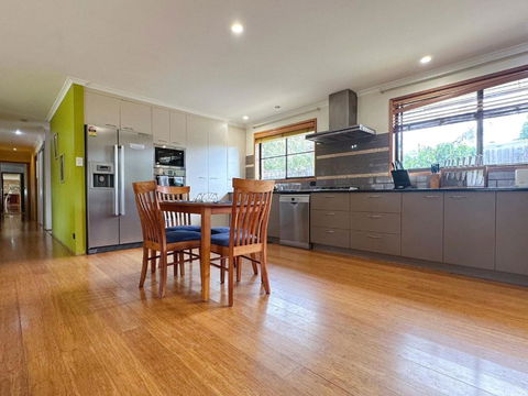 Seven Mile Beach House - 5 Minutes To The Airport - VIC Tourism 3