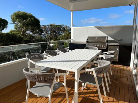 Shelby Beachhouse - Scandi Hot Tub & McCrae Views - VIC Tourism 1