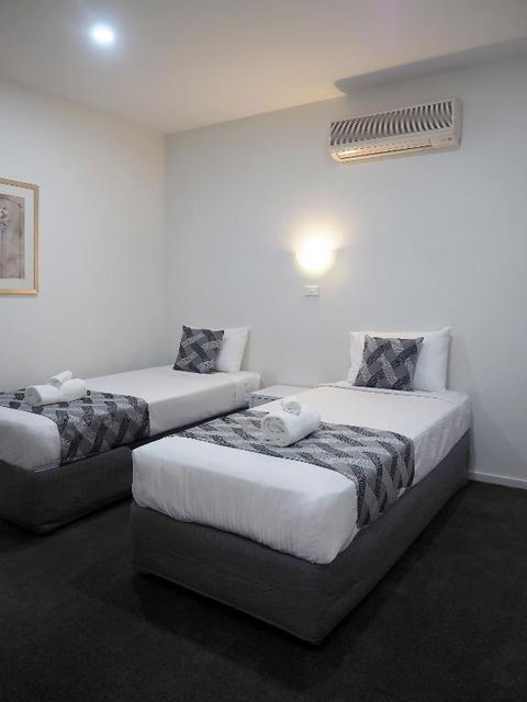 Shells Apartments - VIC Tourism 3