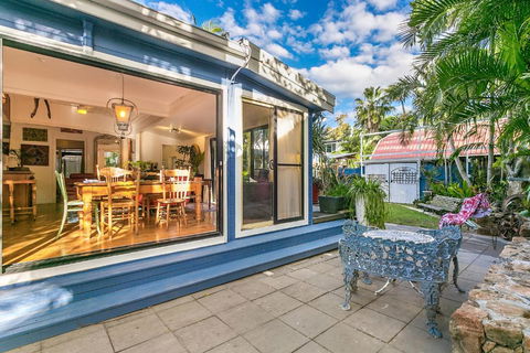 Shirley Blue - VIC Tourism 0
