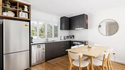 Shoal Bay Beach House Three - VIC Tourism 1