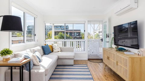 Shoal Bay Beach House Three - VIC Tourism 0