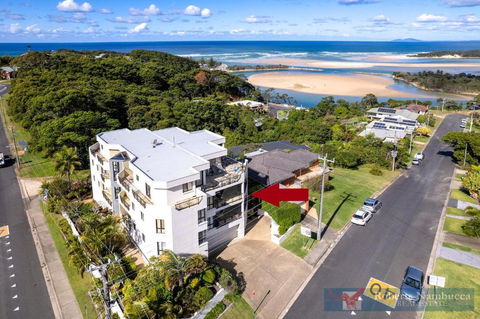 Seaside Serenity - VIC Tourism 0