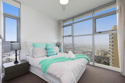 SK1 - 2 Level 2 Bedroom Skyline SkyHome - VIC Tourism 1