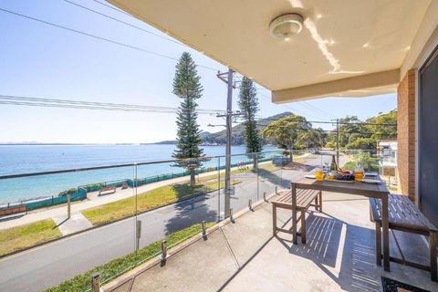 Shoal Towers, 6 -11 Shoal Bay Rd - Air Conditiong - Wifi - Stunning Water Views & Perfect Location - VIC Tourism 2