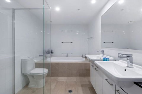 Sierra Grand Spacious 3 Bedroom Apartment - CoastHM - VIC Tourism 0
