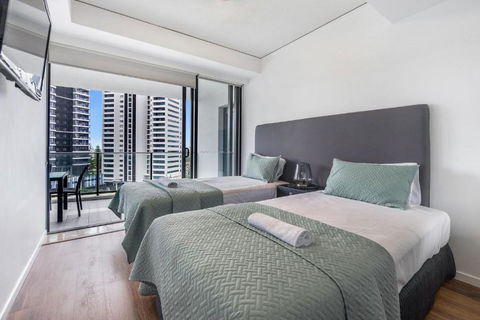 Sierra Grand Spacious 3 Bedroom Apartment - CoastHM - VIC Tourism 1