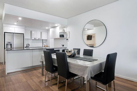 Sierra Grand Spacious 3 Bedroom Apartment - CoastHM - VIC Tourism 3