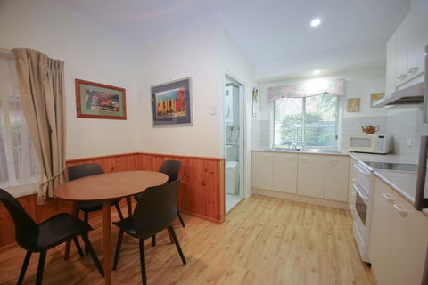 Silver Birches Holiday Village - Unit 5 - VIC Tourism 1