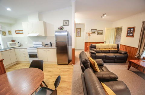 Silver Birches Holiday Village - Unit 5 - VIC Tourism 0