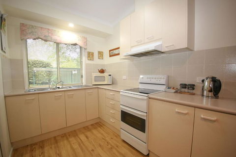 Silver Birches Holiday Village - Unit 5 - VIC Tourism 2
