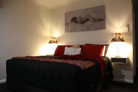 Silverdown Luxury King Rooms OR Apartment - VIC Tourism 1
