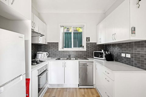 Single Room - Quaint Spot In Marayong - Centrally Located - Shared Bathroom - VIC Tourism 3