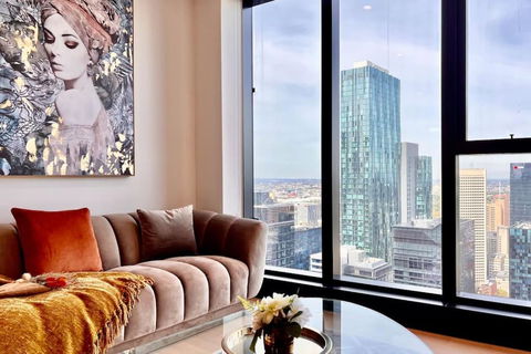 Sky High 2 Bedrooms Apt (1 Queen + 2 Singles) - VIC Tourism 2