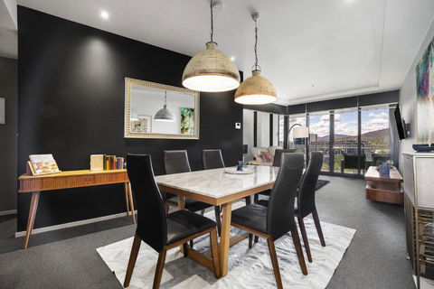 Sky High Views In The Heart Of Canberra - VIC Tourism 0
