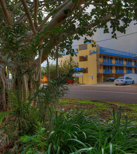 Sky View Units Bowen - VIC Tourism 3