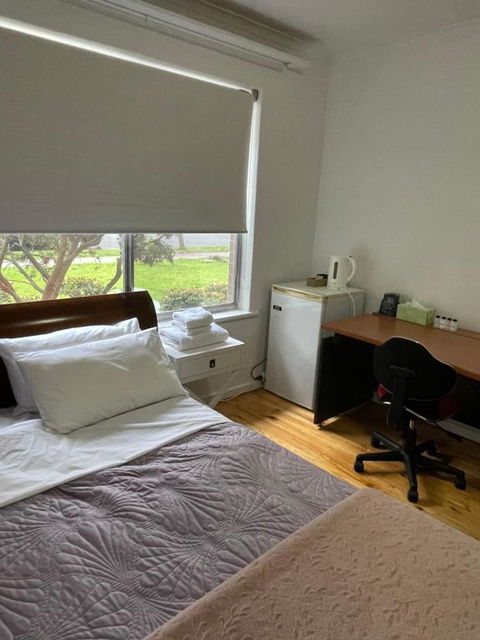 Spacious Beautiful Room - VIC Tourism 0