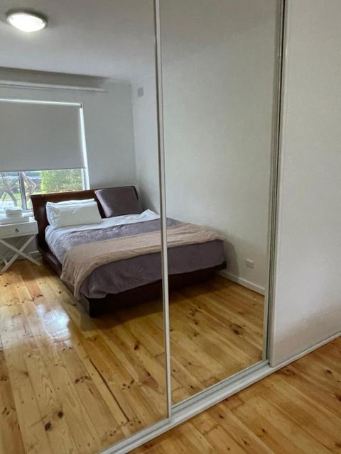 Spacious Beautiful Room - VIC Tourism 1