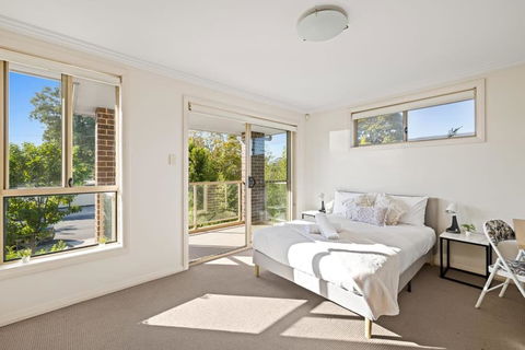 Spacious Double Ensuite Room In Revesby - Seconds To Shops - VIC Tourism 0
