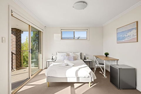 Spacious Double Ensuite Room In Revesby - Seconds To Shops - VIC Tourism 1