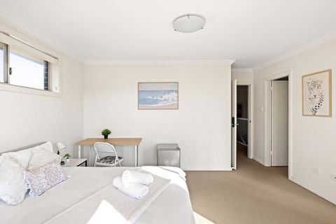 Spacious Double Ensuite Room In Revesby - Seconds To Shops - VIC Tourism 2