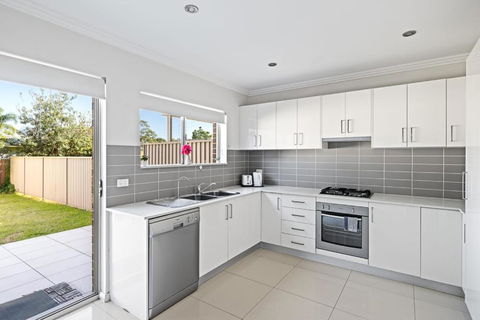 Spacious Double Ensuite Room In Revesby - Seconds To Shops - VIC Tourism 3