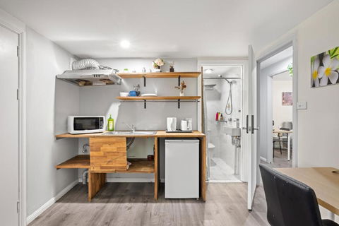 Spacious King Studio Room - Nearby Station & Shops - Located At Carramar - VIC Tourism 2