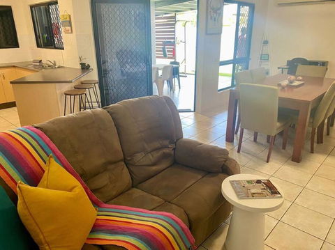 Spacious Retreat On Brenton In Tropical North Queensland - VIC Tourism 3