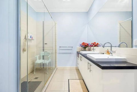 StayAU Pakenham Townhouse With Lakeview - VIC Tourism 1