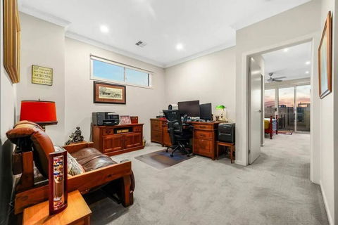 StayAU Pakenham Townhouse With Lakeview - VIC Tourism 3