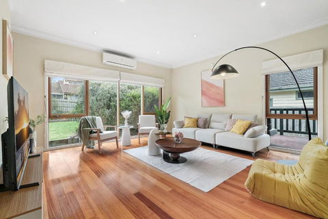 Stunning Family Home The Heart Of Box Hill North - VIC Tourism 0