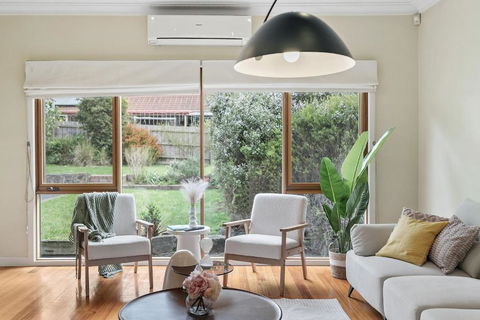 Stunning Family Home The Heart Of Box Hill North - VIC Tourism 1