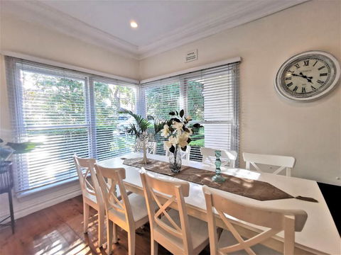 Sydney Meets Miranda, Comfy 4 Bedrooms Corner House - VIC Tourism 3