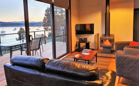 The Beach House- Private Jacuzzi And Wood Fire! - VIC Tourism 1